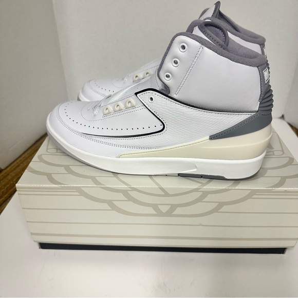 Nike Jordan 2 Retro Men’s Cement Grey DR8884-100 size 9 - Picture 9 of 14